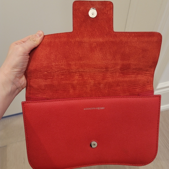 Alexander McQueen Crossbody and Shoulder leather chain Bag - Picture 12 of 15